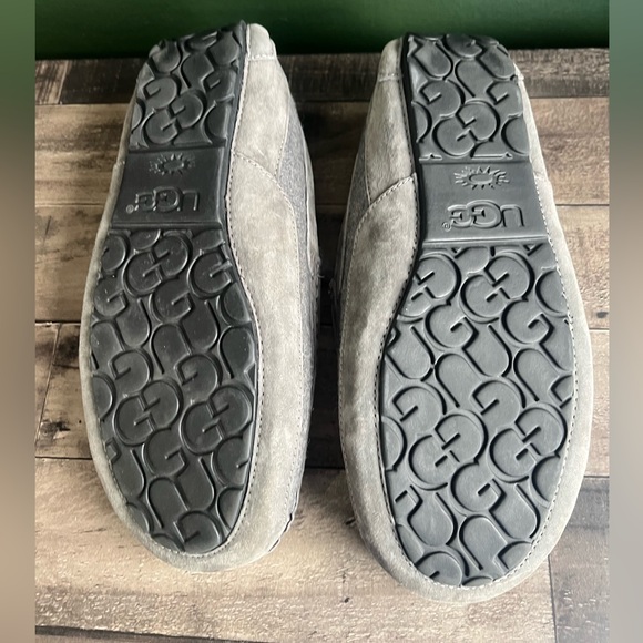 UGG Ascot Slippers - Picture 3 of 5